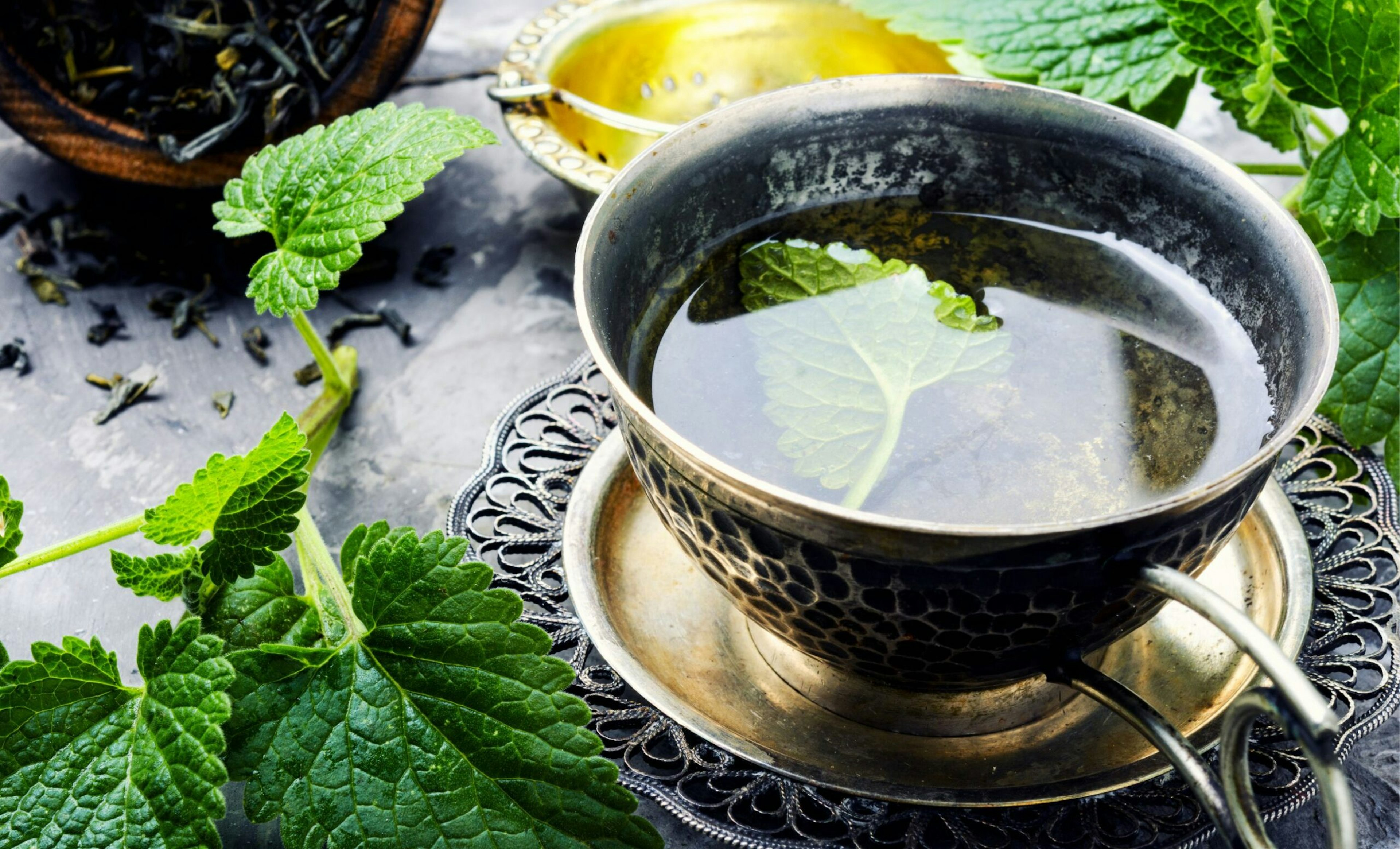 Čaj iz narodne medicine koji smiruje želudac, pomaže kod nesanice i stresa!